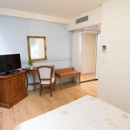 Poseidon Palace Kamínia