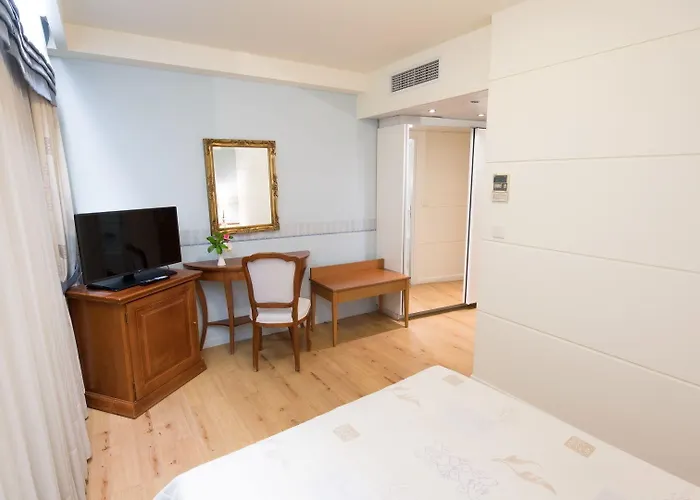 Poseidon Palace Kamínia